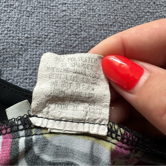 Heart Soul Y2K Tank Top. Size: Large. Geometric pink, black, and yellow. - Picture 7 of 7